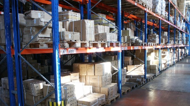 Зберігання
Логістичні та складські послуги у Любліні. Коротко- і довготермінове зберігання товарів.